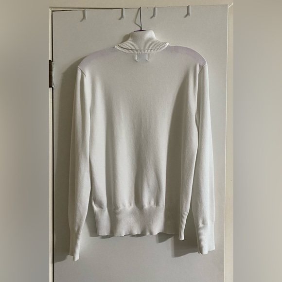 Women’s white long sleeve turtleneck size large - Picture 2 of 5